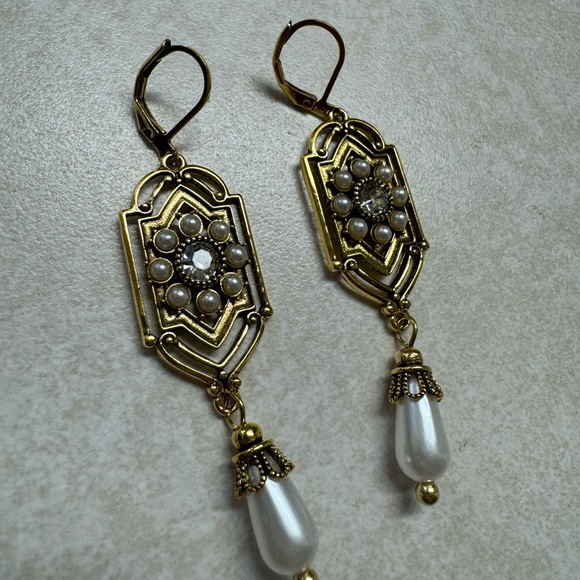 NEW Vintage Inspired Waterdrop Filigree Earrings with Faux Pearls - Picture 3 of 7